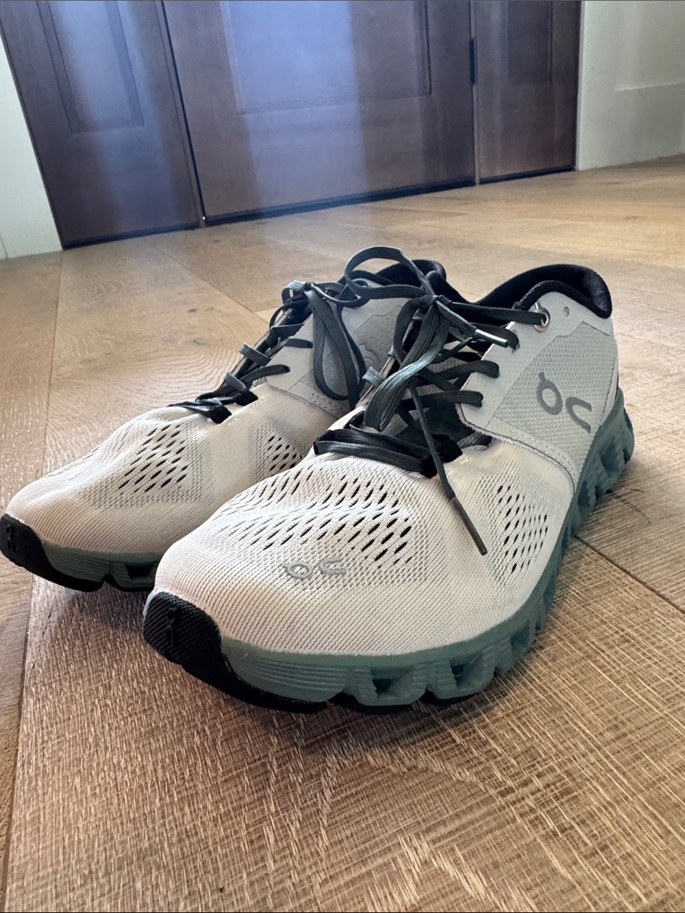 On Running Cloud Women’s cloud x Light Gray with Sage Green Sole Athletic Shoes - Picture 3 of 12